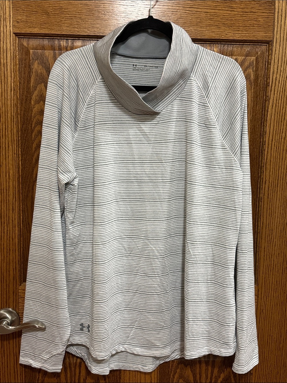 Under Armour Women’s Zinger 2XL Striped Pullover - Gray & White